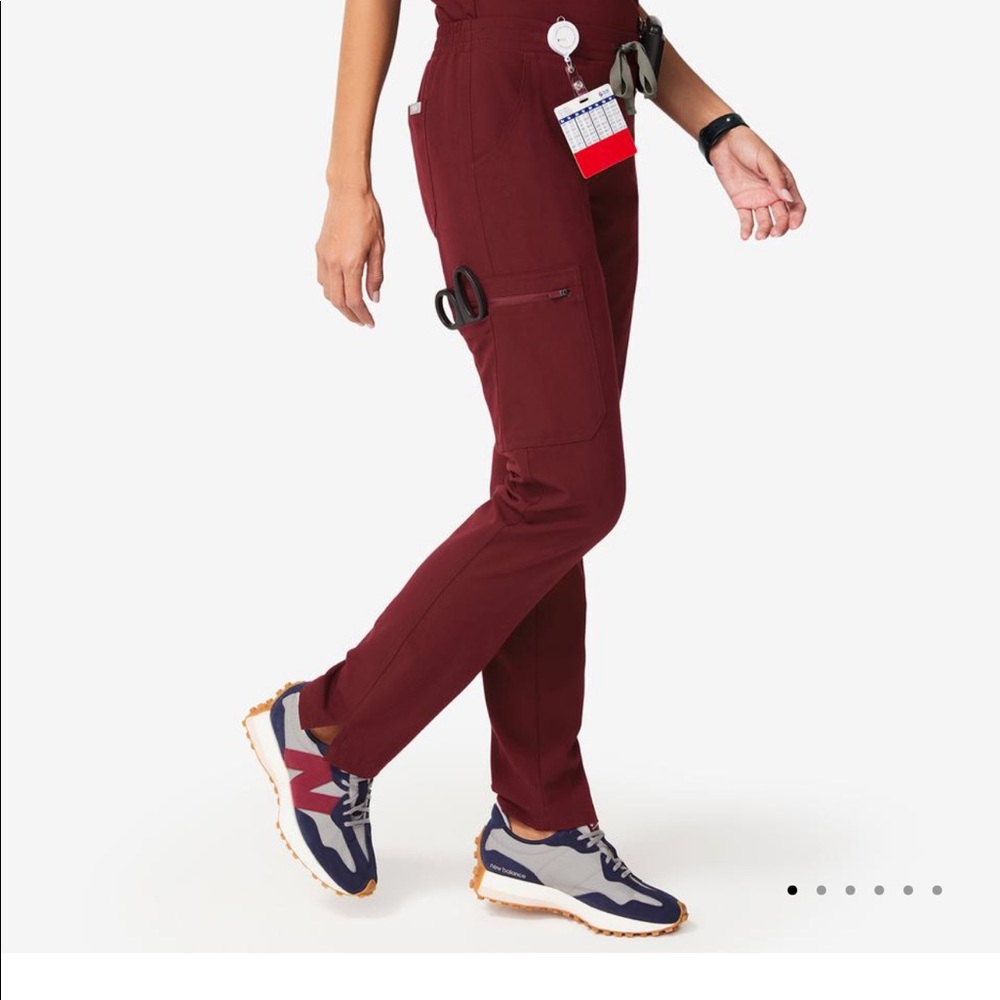 Figs petite yola skinny scrub pants